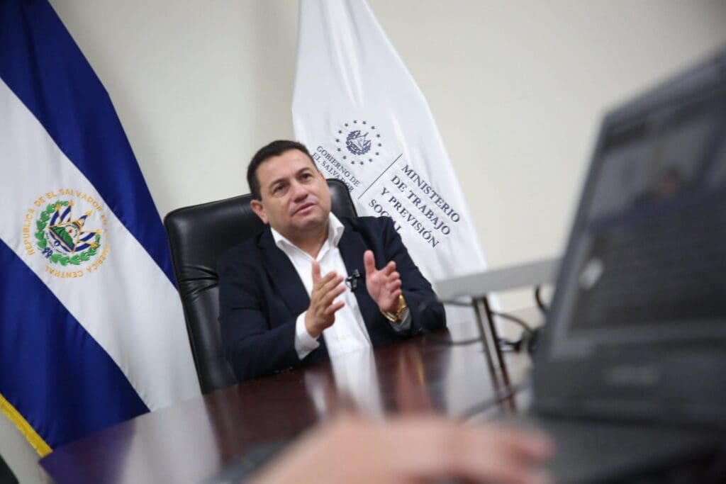 Empleados que trabajen este 4 de abril deberán recibir doble pago, confirma Rolando Castro